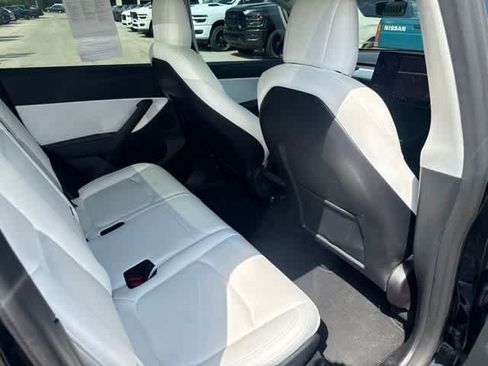 Used 2021 Tesla Model Y Long Range AWD/4WD image 21