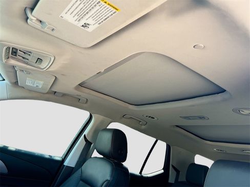 Used 2021 Chevrolet Traverse RS image 23