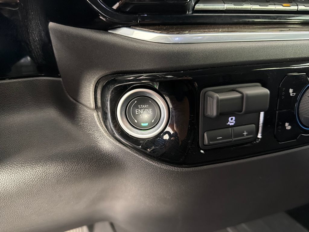 Used 2025 Chevrolet Silverado 1500 LT Trail Boss w/ LPO, Dark Essentials Package AWD/4WD image 14