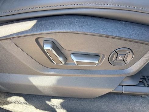 Used 2025 Audi Q8 Prestige AWD/4WD image 20