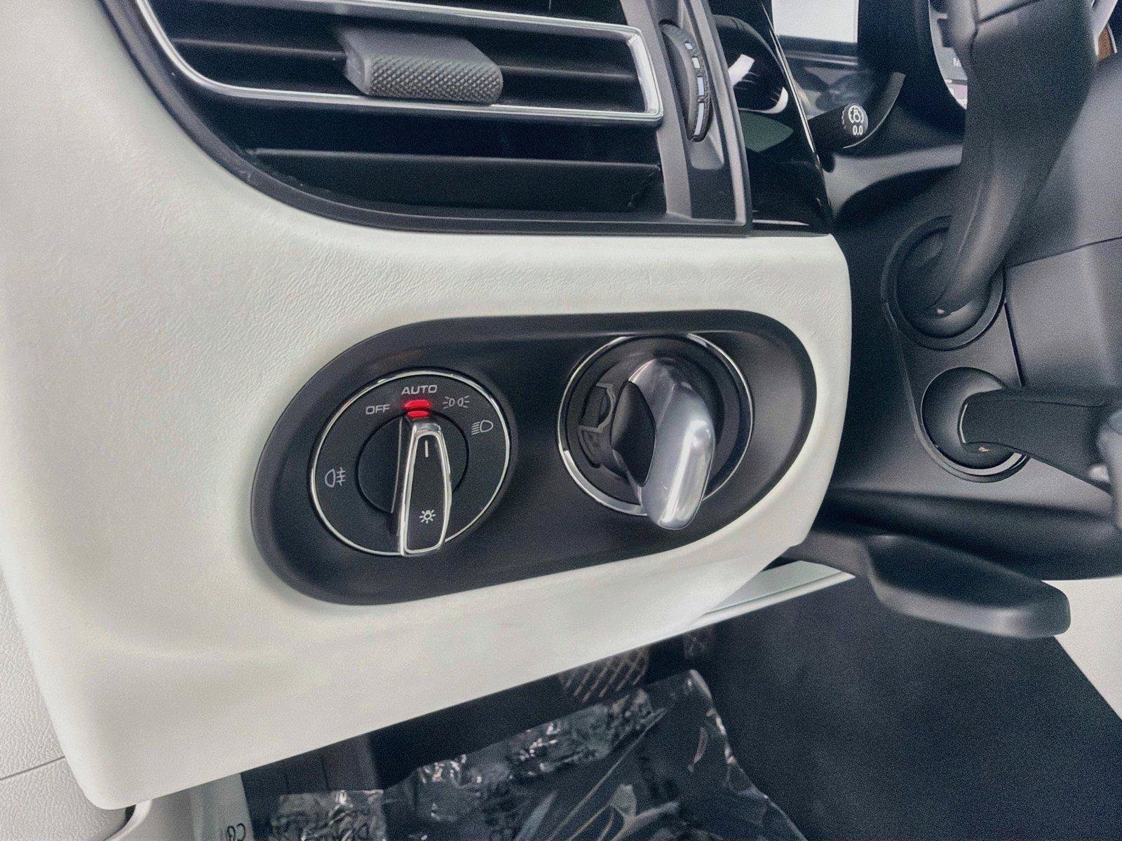 Certified 2023 Porsche Macan S AWD/4WD image 8