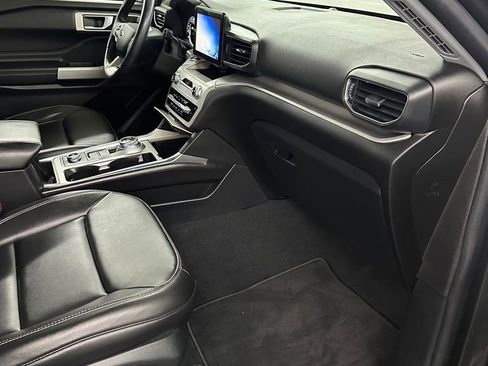 Used 2022 Ford Explorer XLT w/ Equipment Group 202A image 41