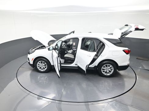 Used 2024 Chevrolet Equinox LS w/ Driver Confidence II Package AWD/4WD image 15