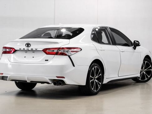 Used 2020 Toyota Camry SE FWD image 8