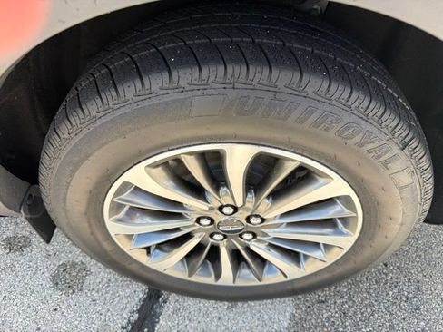 Used 2019 Lincoln Nautilus Select AWD/4WD image 6