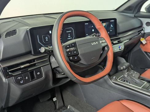 New 2026 Kia Sportage SX FWD image 11