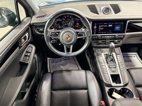 Certified 2021 Porsche Macan image 17