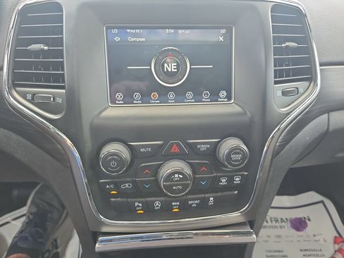 Used 2019 Jeep Grand Cherokee Laredo AWD/4WD image 20