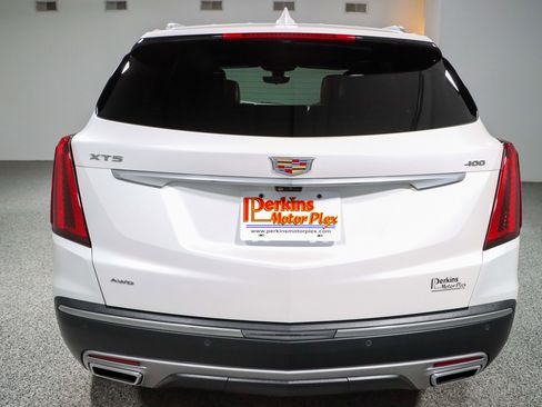 Used 2023 Cadillac XT5 Premium Luxury w/ Technology Package AWD/4WD image 8