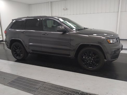 Used 2019 Jeep Grand Cherokee Altitude AWD/4WD image 11