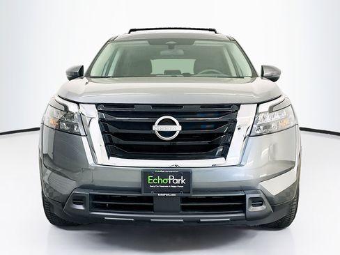 Used 2023 Nissan Pathfinder SV AWD/4WD image 2