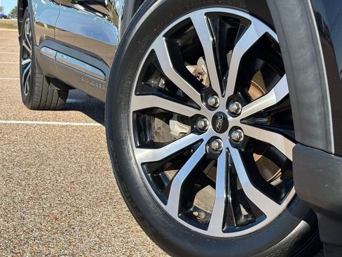 Used 2022 Ford Explorer ST-Line w/ Class IV Trailer Tow Package image 2