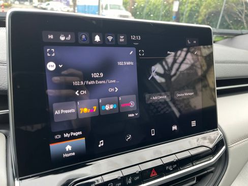 Used 2025 Jeep Compass Limited image 21