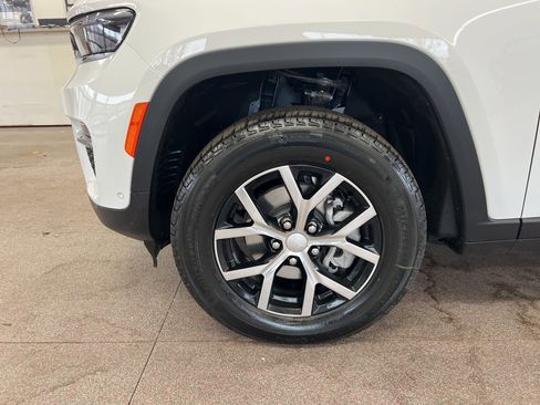 New 2025 Jeep Grand Cherokee Limited image 4