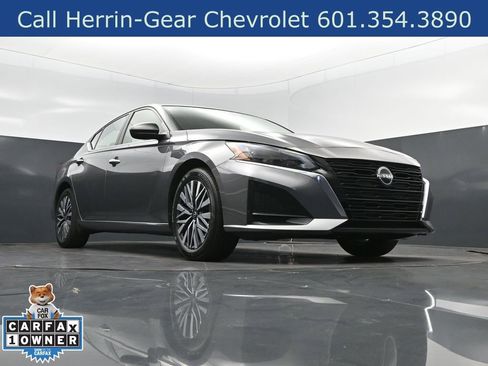 Used 2024 Nissan Altima 2.5 SV FWD image 45