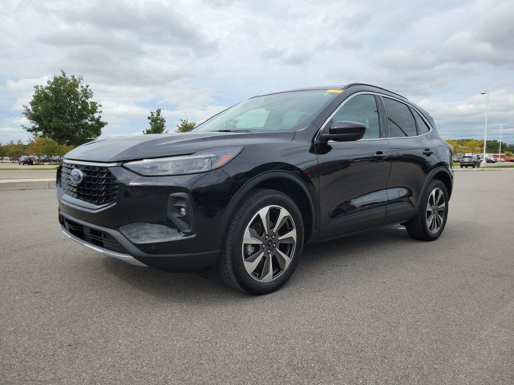 Used 2024 Ford Escape Platinum w/ Class II Trailer Tow Package AWD/4WD image 2