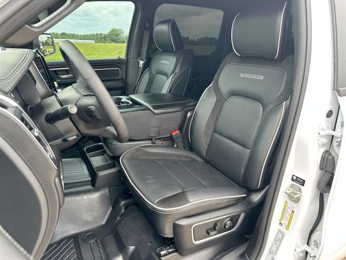 Used 2025 RAM 1500 Laramie AWD/4WD image 11