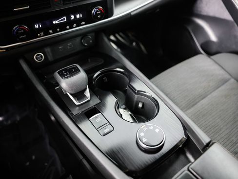 Used 2023 Nissan Rogue SV image 28