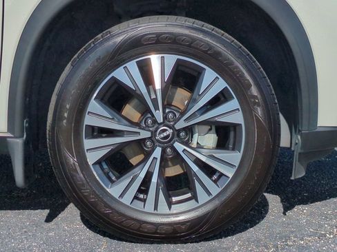 Used 2023 Nissan Rogue SV image 12