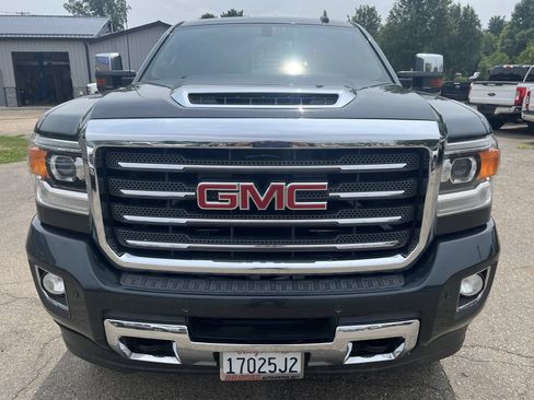 Used 2017 GMC Sierra 2500 SLT w/ Duramax Plus Package AWD/4WD image 3
