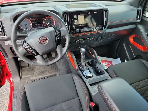 Used 2025 Nissan Frontier PRO-4X AWD/4WD image 14