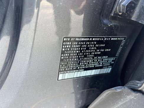 Certified 2022 Volkswagen Taos SE w/ Panoramic Sunroof Package image 32