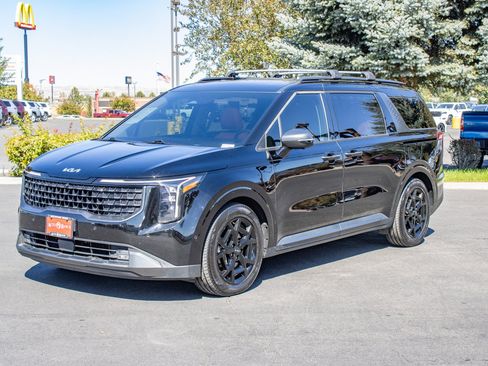 Used 2025 Kia Carnival SX w/ SX Dark Edition Package FWD image 4