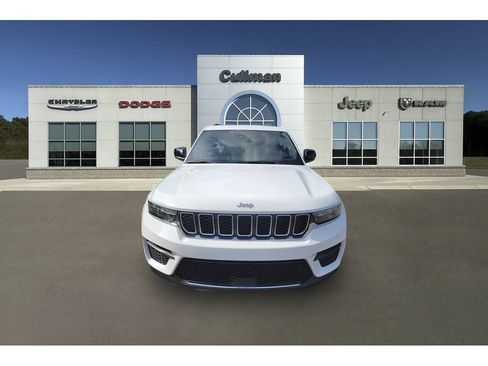 Used 2025 Jeep Grand Cherokee Laredo X AWD/4WD image 8