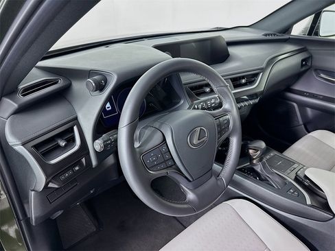Used 2022 Lexus UX 250h image 4