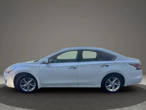 Used 2015 Nissan Altima 2.5 SL w/ Technology Package FWD image 6