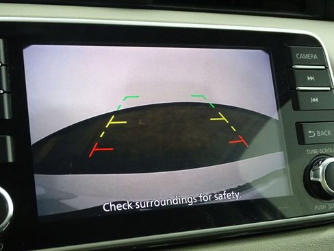 Used 2022 Nissan Versa SV w/ Trunk Package image 8