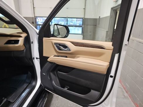 Used 2024 Chevrolet Tahoe Premier w/ Premium Package image 26