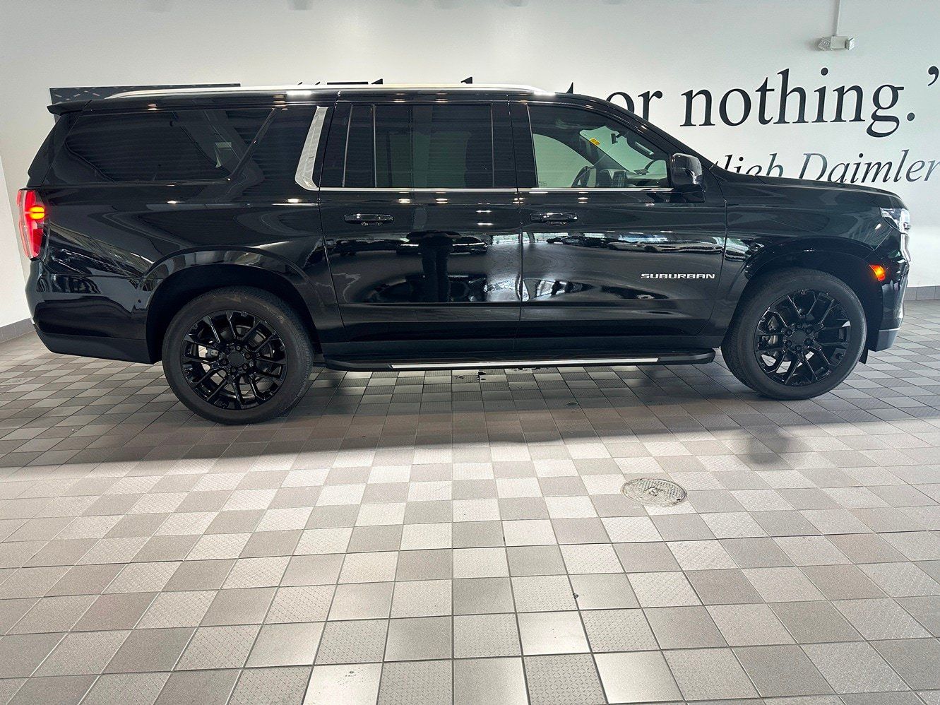 Used 2021 Chevrolet Suburban LS AWD/4WD image 3