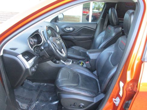 Used 2014 Jeep Cherokee Trailhawk w/ Technology Group AWD/4WD image 16