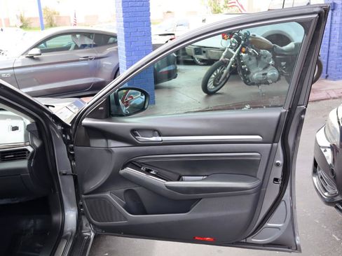 Used 2021 Nissan Altima 2.5 SL FWD image 15