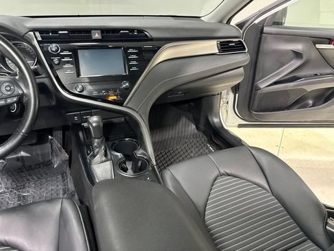 Used 2019 Toyota Camry SE FWD image 21