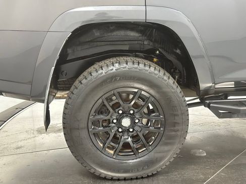 Used 2019 Toyota 4Runner SR5 AWD/4WD image 26