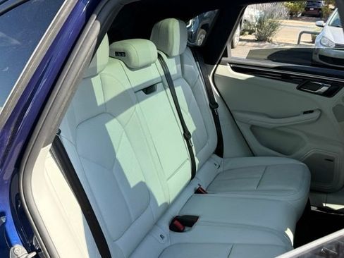 Used 2025 Porsche Macan AWD/4WD image 15