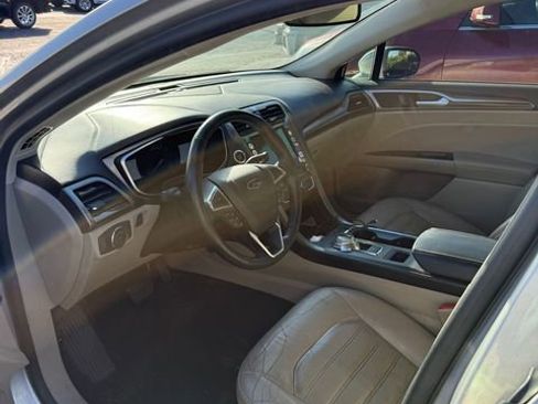 Used 2018 Ford Fusion SE w/ Fusion SE Technology Package image 4