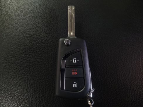 Used 2020 Toyota RAV4 LE FWD image 32
