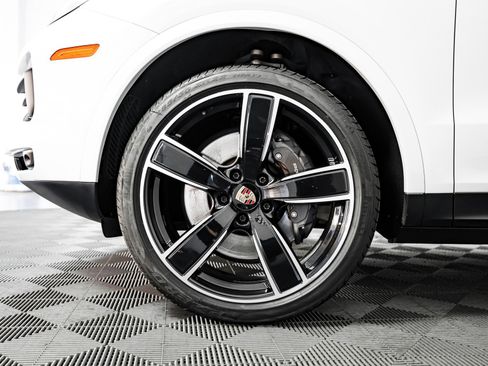 Certified 2023 Porsche Cayenne image 13