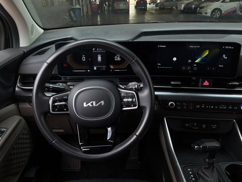 Used 2026 Kia Carnival FWD image 15