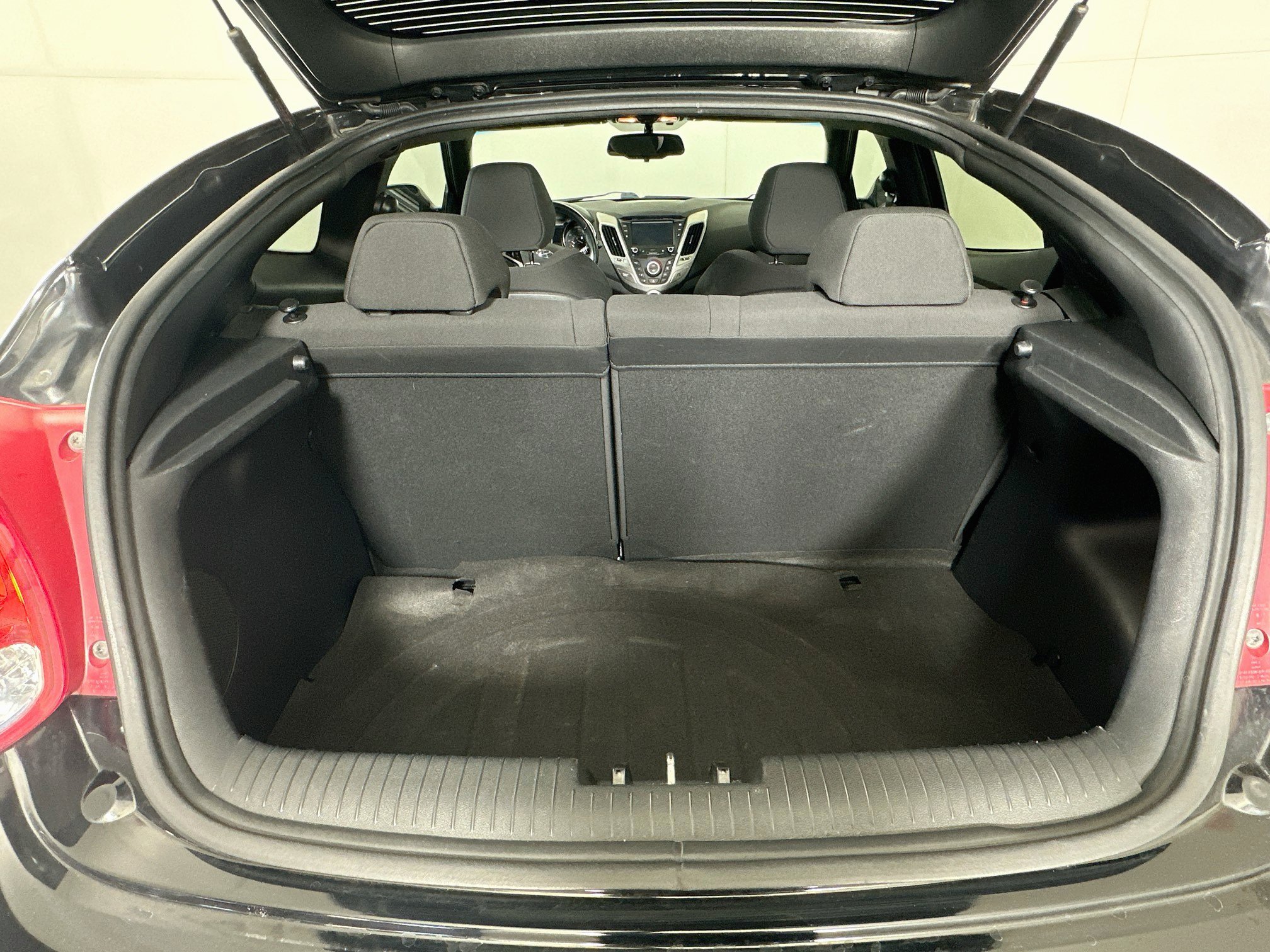 Used 2017 Hyundai Veloster Value Edition FWD image 27