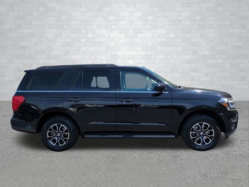 Certified 2024 Ford Expedition XLT AWD/4WD image 3