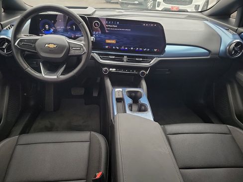 Used 2025 Chevrolet Equinox EV LT w/ Convenience Package II FWD image 9