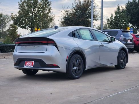 New 2026 Toyota Prius LE image 3