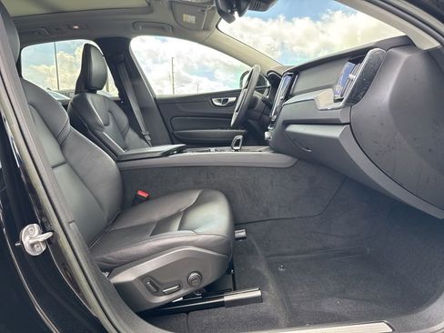 Used 2023 Volvo XC60 B5 Core w/ Protection Package Premier image 10