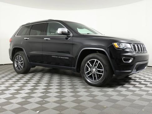 Used 2018 Jeep Grand Cherokee Limited image 3