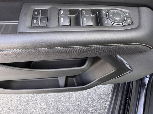 Used 2023 Chevrolet Suburban Premier image 17