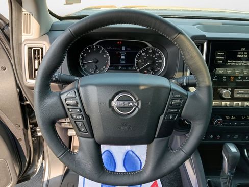 Used 2025 Nissan Frontier SL AWD/4WD image 10